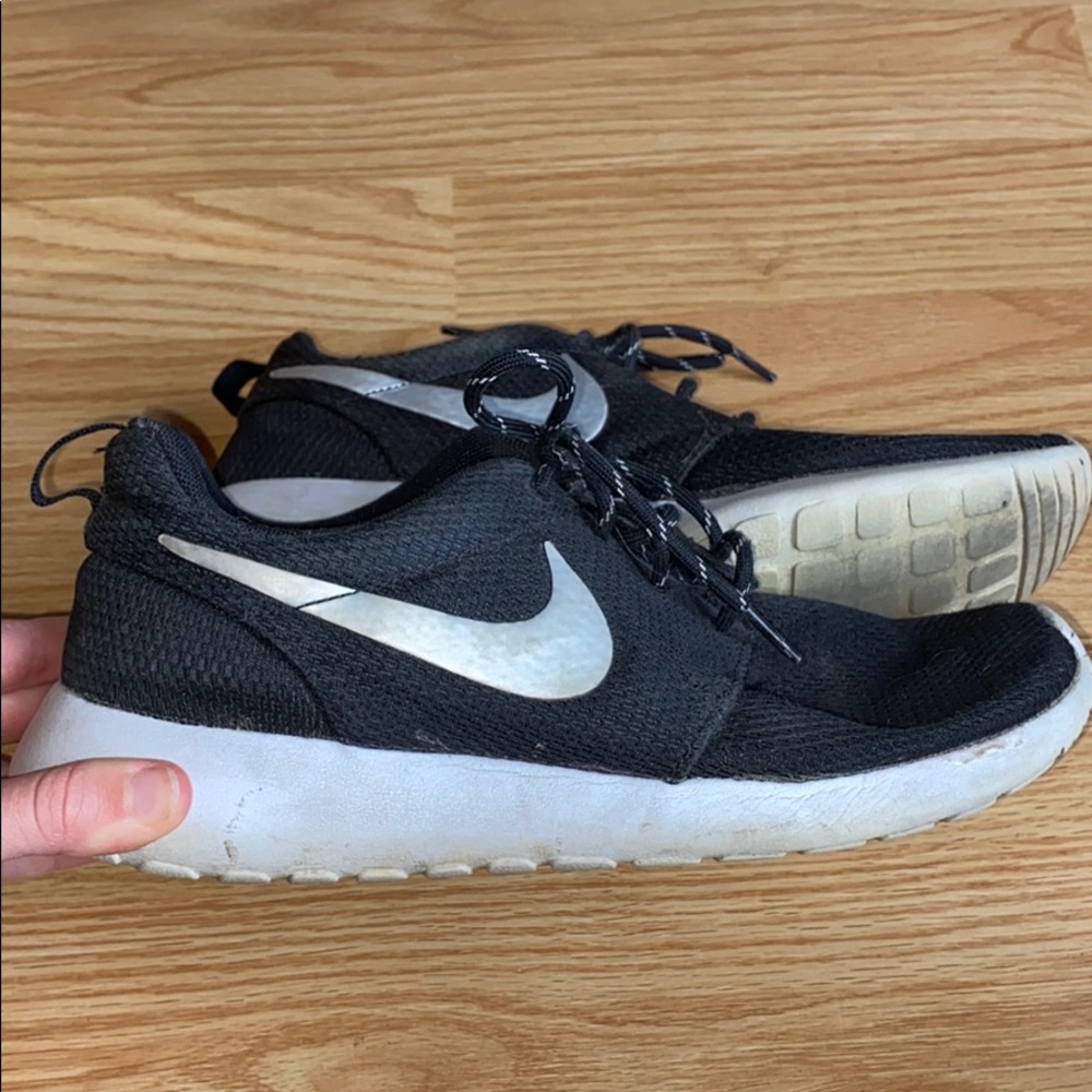 Black Nike Roshes Size 8